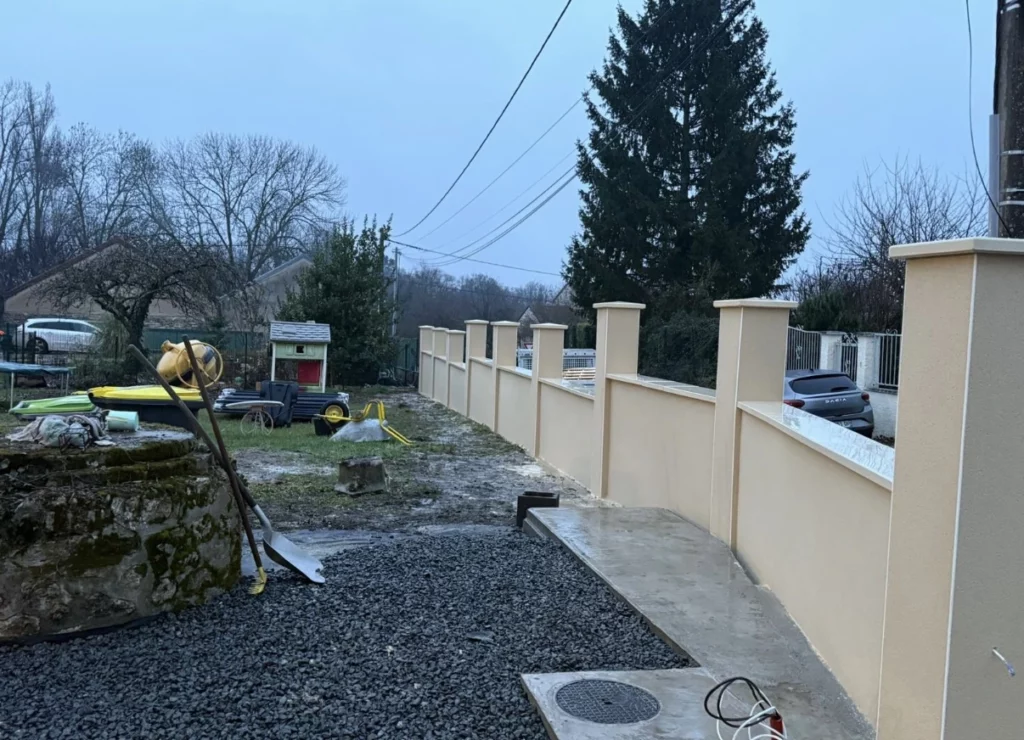Murets en enduit de finition grattée à Effiat